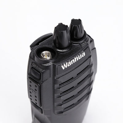 2W de potencia de salida Walkie Talkie con impedancia de antena de 50Ω y batería recargable