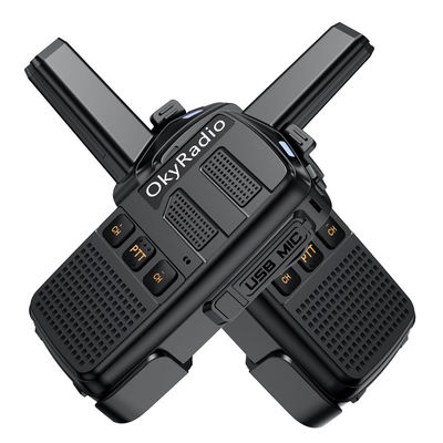 Radios portátiles de dos vías de 5W de color negro con batería recargable y cargador USB