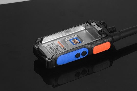 Vehículo de dos vías VHF UHF Tipo de frecuencia 3.7V Voltado de funcionamiento