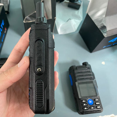 Comunicación en tiempo real con Avaialble OEM 110 * 56 * 34mm Walkie Talkie y pantalla de colores