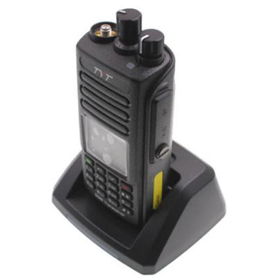 DMR Banda doble IP67 GPS impermeable Opcional 100000 Contactos 131mm*61mm*36mm Radio digital