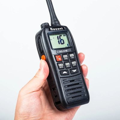 Reciente RS-37m IP67 impermeable 5W VHF 2 Way Radio Walkie Talkie Marino de largo alcance