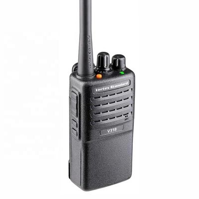 Manténgase conectado en sus aventuras al aire libre con el walkie-talkie negro portátil V318