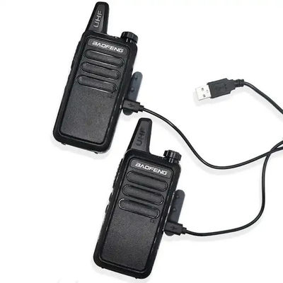 Carga USB Dos vías Radio Walkie Talkie 115 * 60 * 33mm con modelos digitales XIR P3688